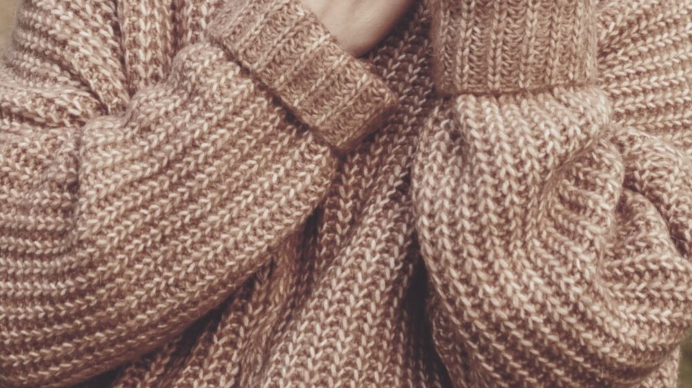 5 Creative Styling Tips for Oversized Sweater Outfits