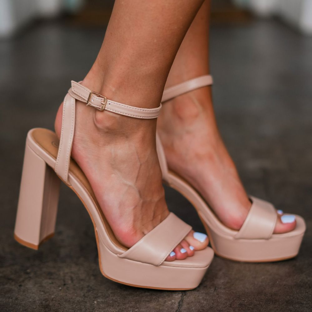 Outfit Ideas That Go Perfectly With Nude Heels
