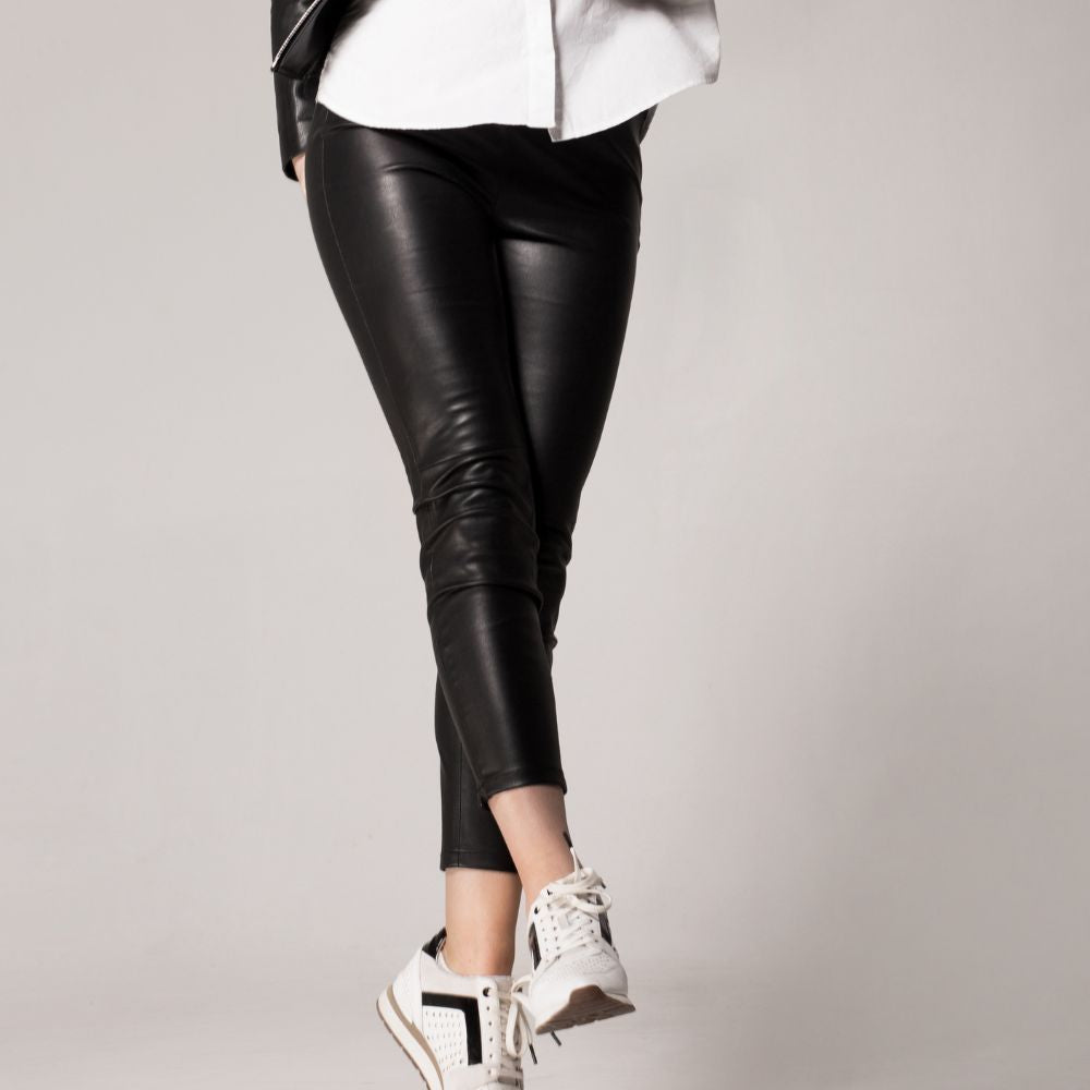 5 Ways To Style Faux Leather Leggings This Fall