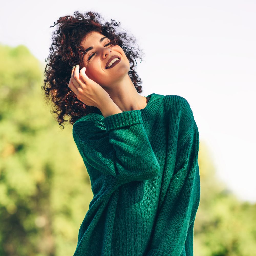 4 Reasons To Wear Sweaters During the Summer